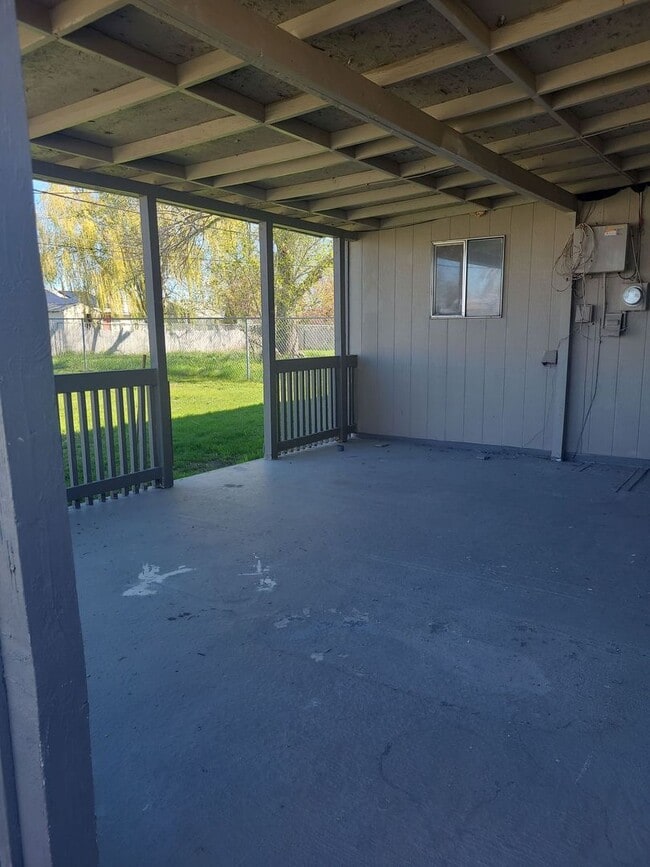 1233-1235 Pershing Rd in Moses Lake, WA - Building Photo - Building Photo