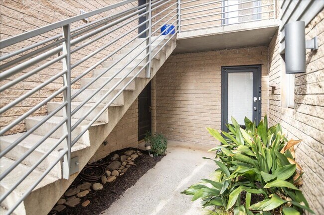 property at 4300 Chastain Walk NE
