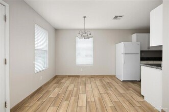 9 S Missouri St in Alton, TX - Building Photo - Building Photo