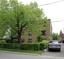 1 Meadowbrook Rd in Toronto, ON - Building Photo