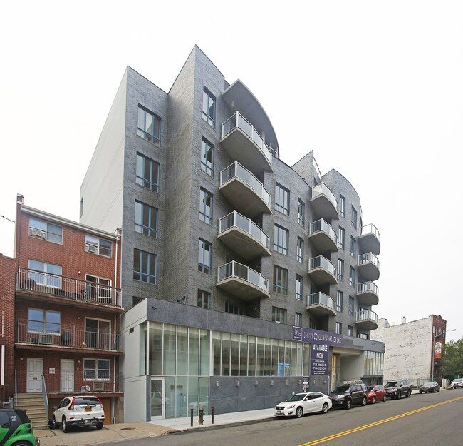 37 W End Ave in Brooklyn, NY - Foto de edificio - Building Photo