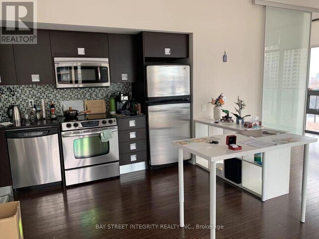 33 Charles St E in Toronto, ON - Building Photo - Building Photo