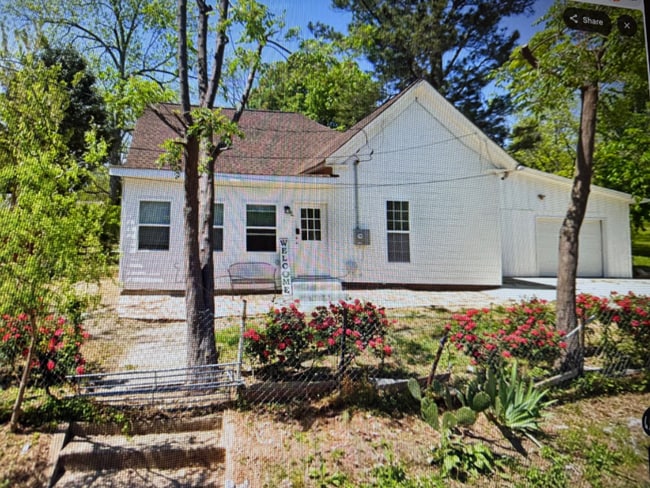 property at 18 Bay St NE