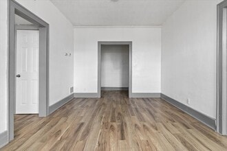 2215 Lansing St in Detroit, MI - Building Photo - Building Photo