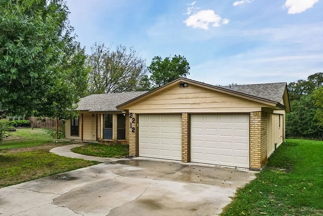 property at 2212 Phyllis Dr