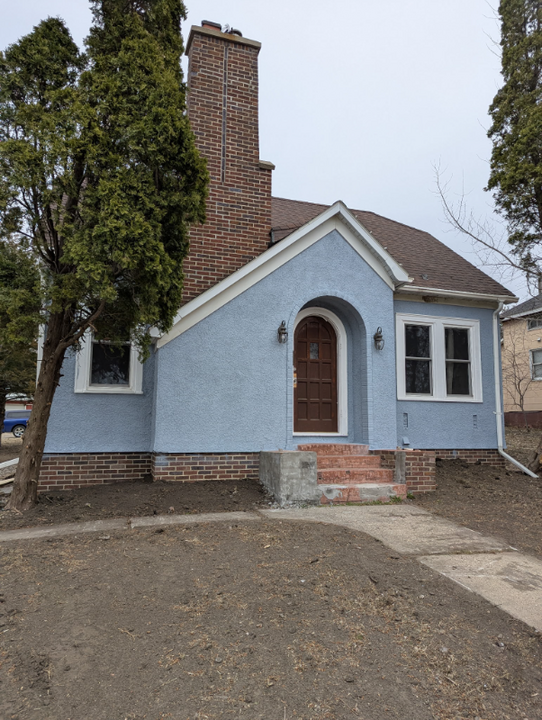 153 Boulevard Ave NE in Montgomery, MN - Building Photo