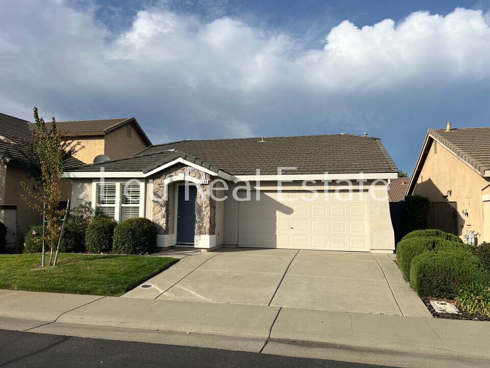 1514 Loon Lake St in Roseville, CA - Building Photo