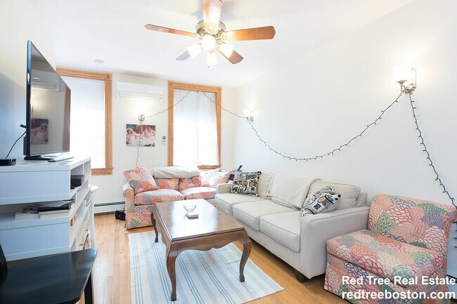 89 Myrtle St, Unit 4 in Boston, MA - Building Photo - Building Photo