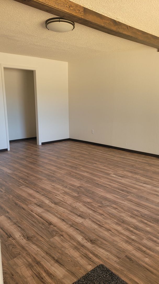4267 Carnes Rd in Roseburg, OR - Building Photo - Building Photo