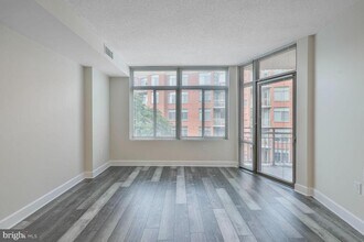 3600 S Glebe Rd in Arlington, VA - Building Photo - Building Photo