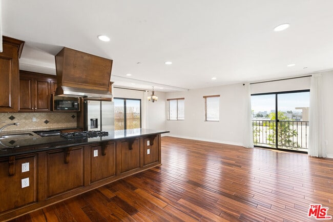 property at 1146 Hacienda Pl