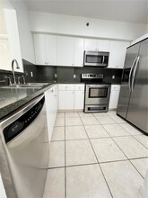 9300 Fontainebleau Blvd, Unit 101 in Miami, FL - Building Photo - Building Photo