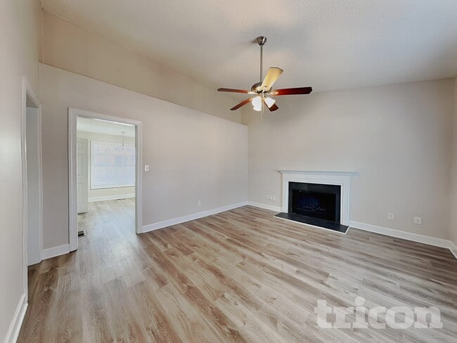 812 Danley Ln, Unit E103 in Knightdale, NC - Foto de edificio - Building Photo