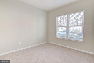 42797 Flannigan Terrace in Chantilly, VA - Foto de edificio - Building Photo