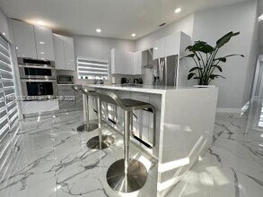 1040 SW 142nd Ave in Miami, FL - Building Photo - Building Photo