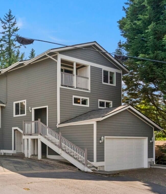 1645 NE Grandview Blvd, Unit A