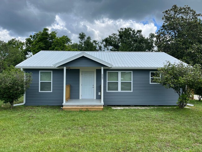 property at 522 Houston Ave NW
