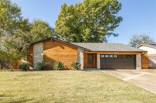 2913 Murphy Dr in Bedford, TX - Building Photo