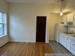 168 N Beacon St, Unit 11 in Boston, MA - Building Photo - Building Photo