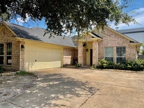 8327 Whisper Point Dr in Houston, TX - Building Photo - Building Photo