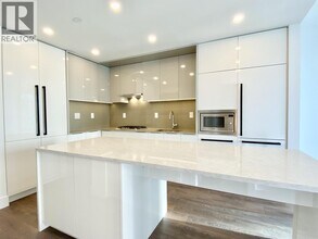 4711 Hazel St in Burnaby, BC - Building Photo - Building Photo