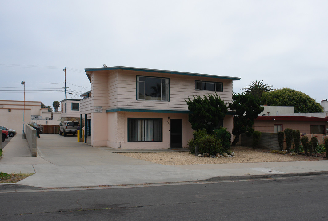 737 Agate St in San Diego, CA - Foto de edificio