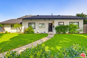 9209 Paramount Blvd in Downey, CA - Building Photo - Building Photo