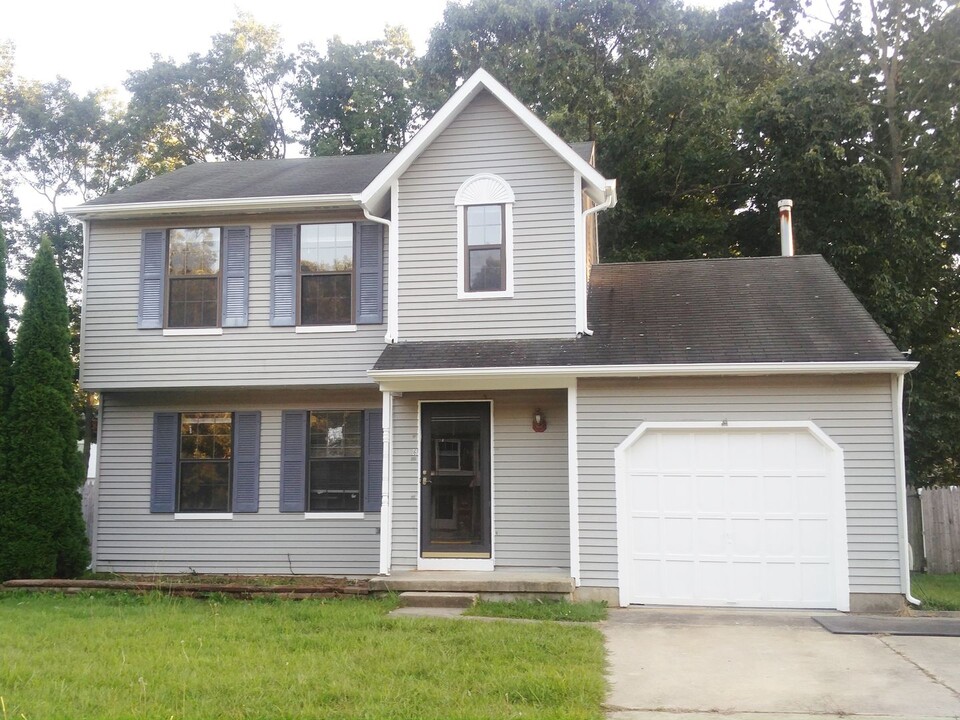 6 Brearly Dr in Sicklerville, NJ - Building Photo