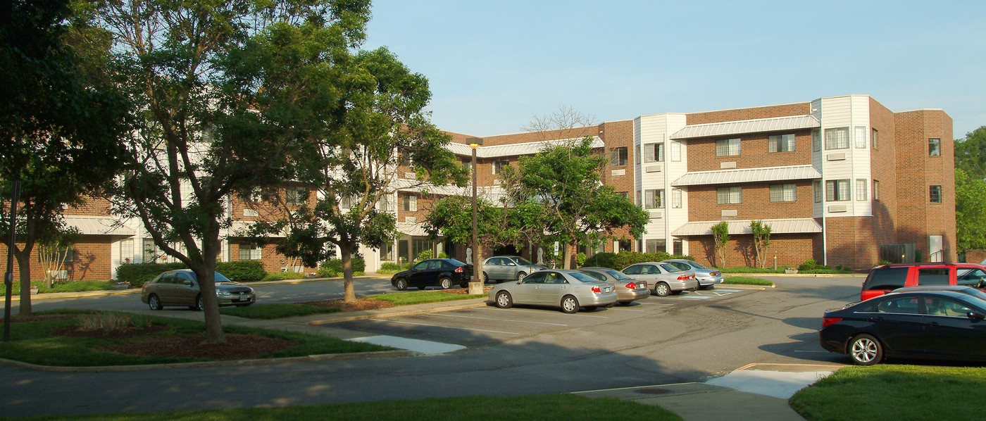 Heritage Oaks in Richmond, VA - Building Photo