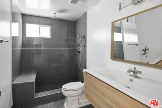 1105 Alta Loma Rd in West Hollywood, CA - Building Photo - Building Photo