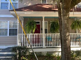 1104 Madrid Ave in Port Royal, SC - Building Photo
