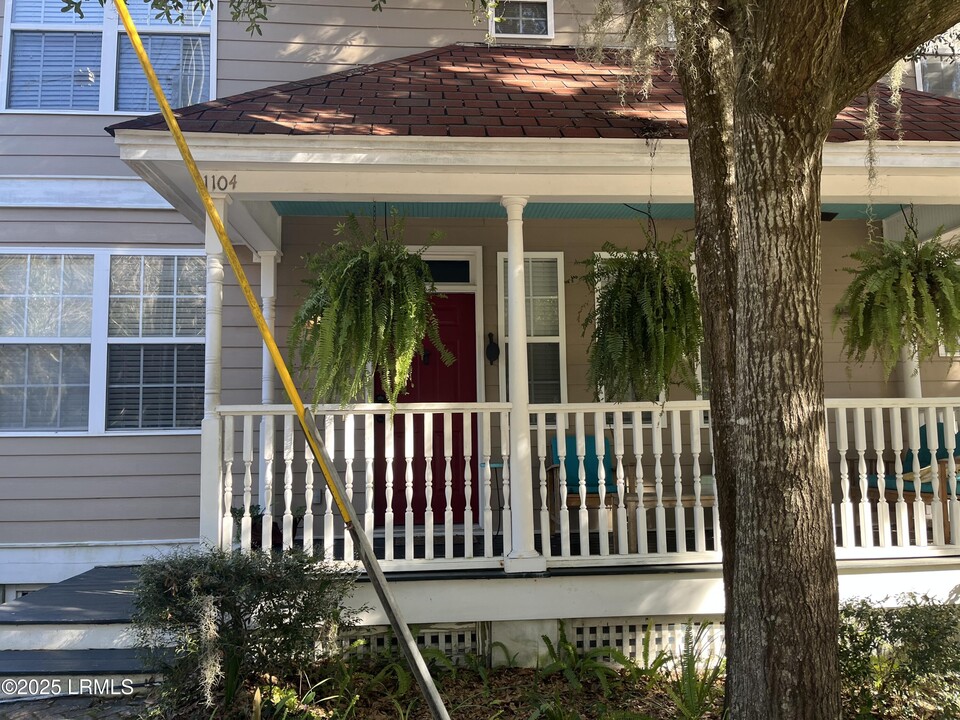 1104 Madrid Ave in Port Royal, SC - Building Photo