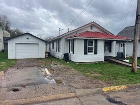 110 E Jackson St in Paden City, WV - Building Photo