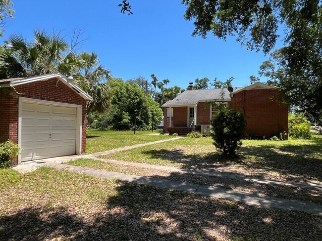 512 Suwannee Ave in Live Oak, FL - Building Photo - Building Photo
