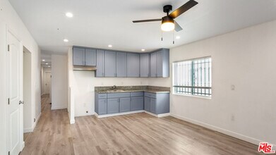 601 W 49th St in Los Angeles, CA - Building Photo - Building Photo