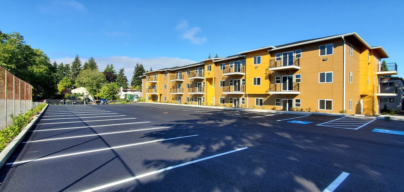 12614 Ambaum Blvd SW in Burien, WA - Building Photo