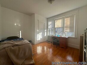 1377A Commonwealth Ave, Unit 3 in Boston, MA - Foto de edificio - Building Photo