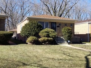 12340 S Indiana Ave in Chicago, IL - Building Photo - Building Photo