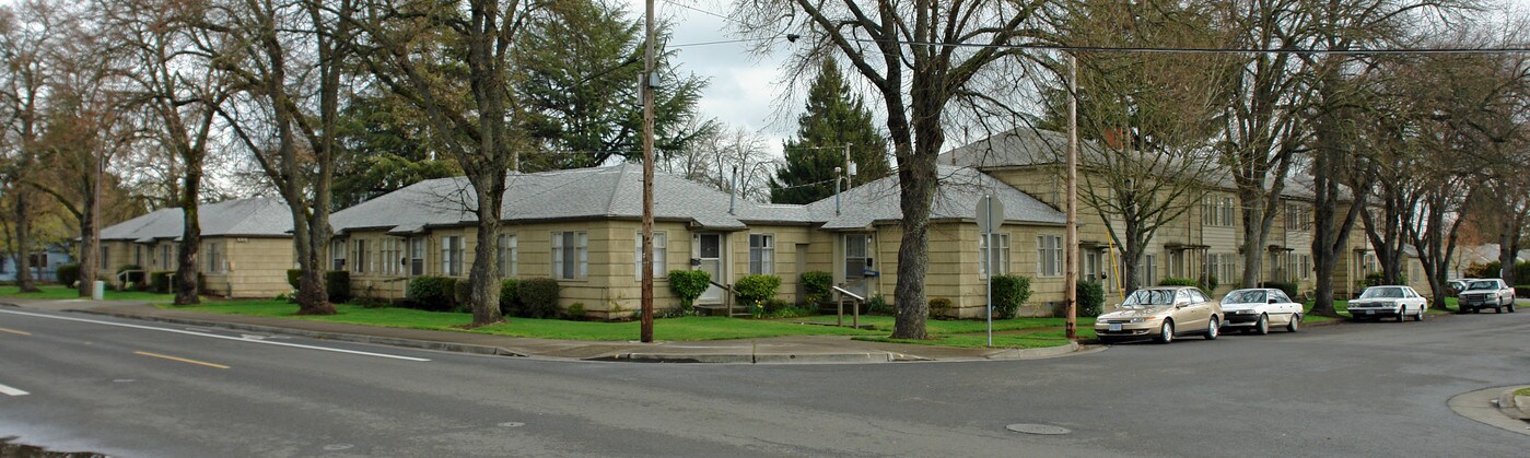 909 11th Ave SW in Albany, OR - Building Photo