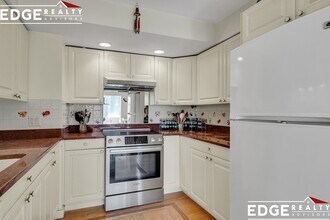 1802 Beacon St, Unit 1 in Brookline, MA - Building Photo - Building Photo