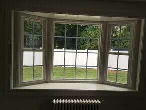 48 Clapboardtree St in Westwood, MA - Foto de edificio - Building Photo