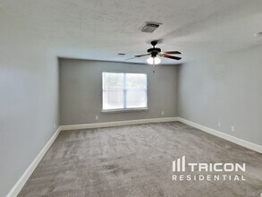 18432 Sunrise Oaks Ct in Montgomery, TX - Building Photo - Building Photo