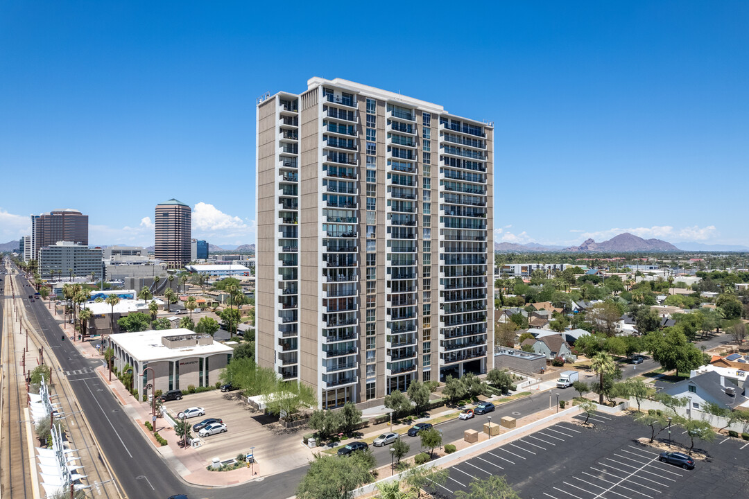 Regency House in Phoenix, AZ - Building Photo