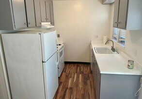 Oakmont Apartments in Stockton, CA - Building Photo