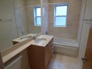 1336 W Estes Ave, Unit 1 in Chicago, IL - Building Photo - Building Photo