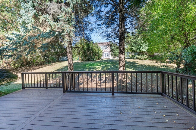 619 Whitney Dr in Rochester Hills, MI - Foto de edificio - Building Photo