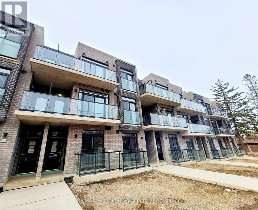 262-262 Finch Ave E in Toronto, ON - Building Photo