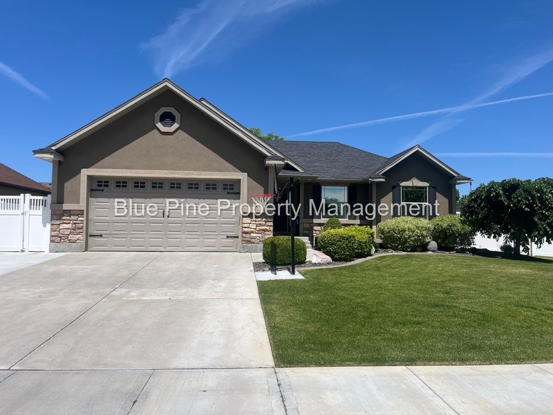 340 Chateau Dr in Idaho Falls, ID - Building Photo