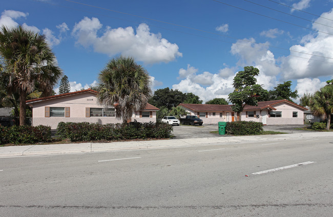 3406 Riverside Dr in Coral Springs, FL - Building Photo - Building Photo