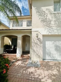 2110 Little Torch St in Riviera Beach, FL - Foto de edificio - Building Photo